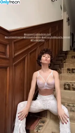 curlywiktoria / curlyvictoria / curlyyycue / wiktoria moldawiak nude photo #0735