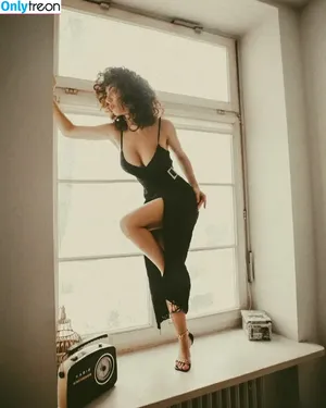 curlywiktoria / curlyvictoria / curlyyycue / wiktoria moldawiak nude photo #0740