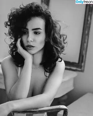curlywiktoria / curlyvictoria / curlyyycue / wiktoria moldawiak nude photo #0747