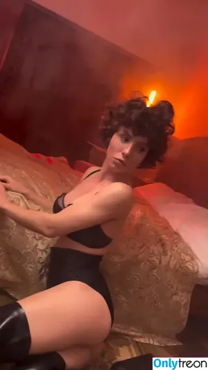 curlywiktoria / curlyvictoria / curlyyycue / wiktoria moldawiak nude photo #0785