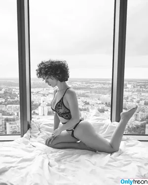 curlywiktoria / curlyvictoria / curlyyycue / wiktoria moldawiak nude photo #0884