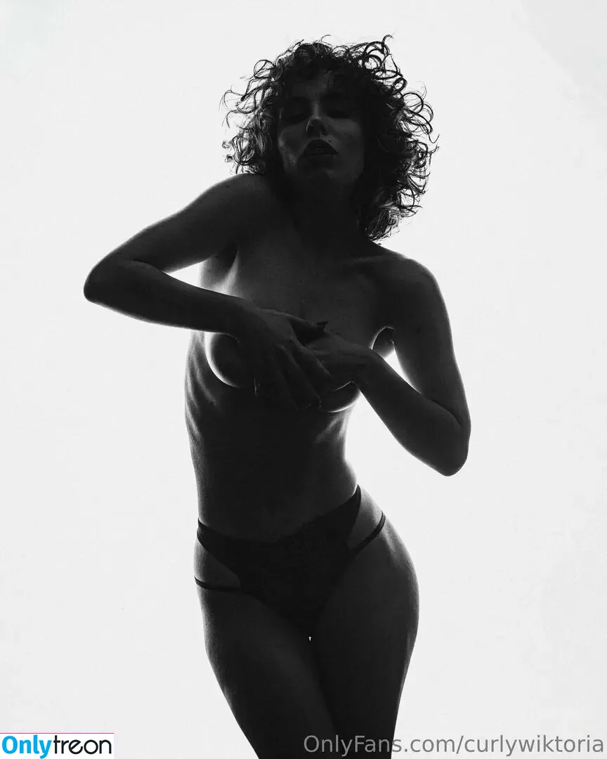 curlywiktoria nude photo #0561 (curlyvictoria / curlyyycue / wiktoria moldawiak)