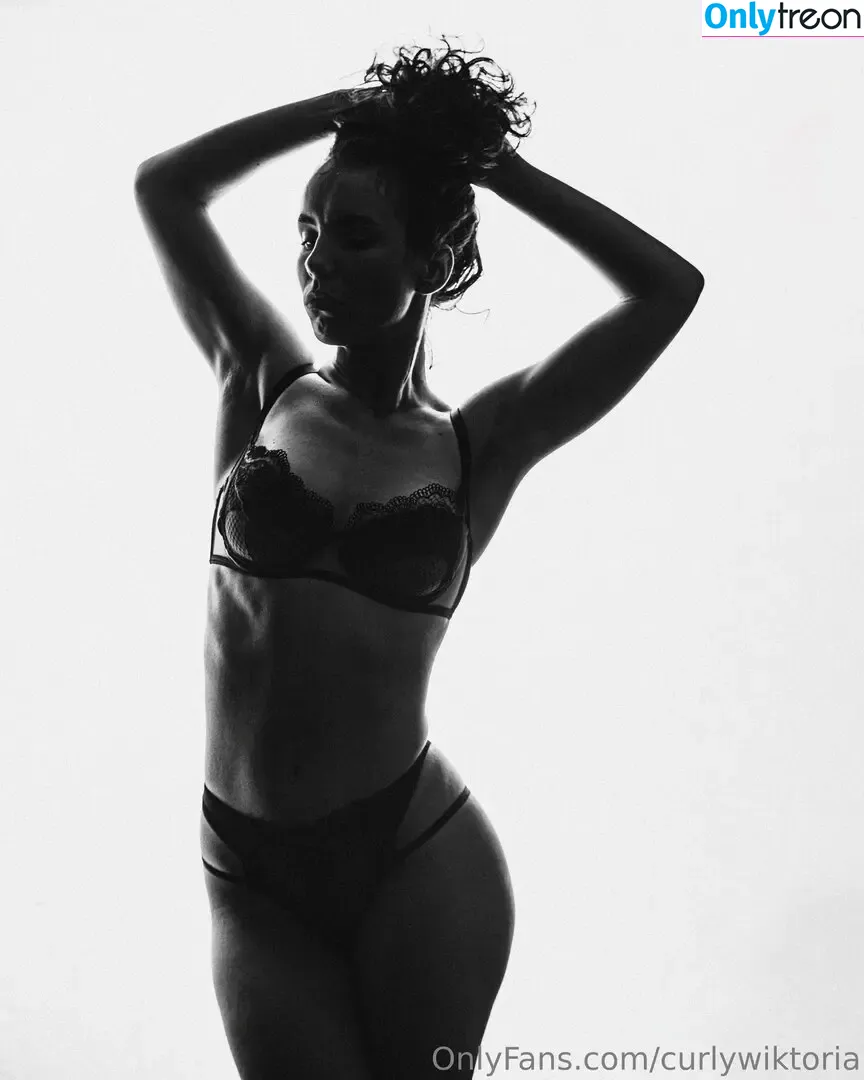 curlywiktoria nude photo #0564 (curlyvictoria / curlyyycue / wiktoria moldawiak)