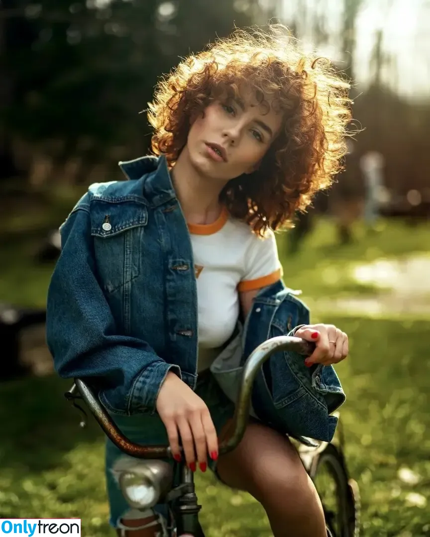 curlywiktoria nude photo #0575 (curlyvictoria / curlyyycue / wiktoria moldawiak)