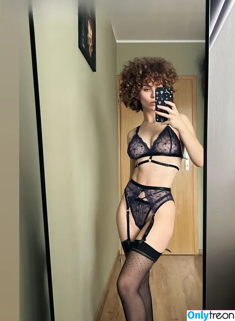 curlywiktoria nude photo #0619 (curlyvictoria / curlyyycue / wiktoria moldawiak)