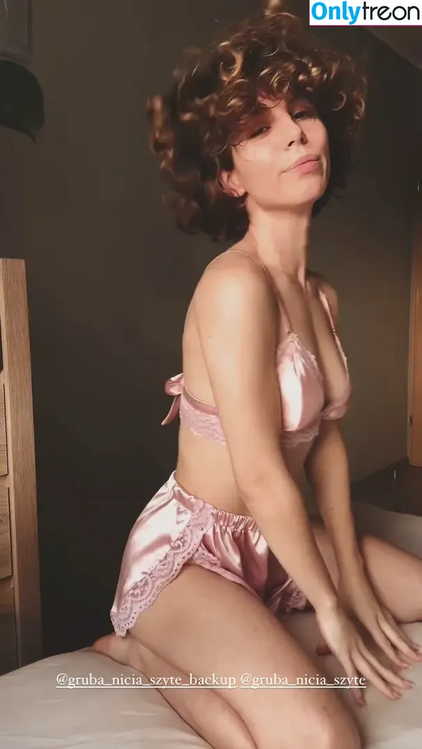 curlywiktoria nude photo #0626 (curlyvictoria / curlyyycue / wiktoria moldawiak)