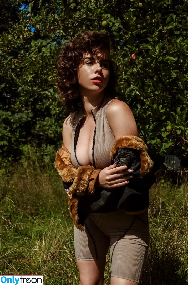 curlywiktoria nude photo #0665 (curlyvictoria / curlyyycue / wiktoria moldawiak)