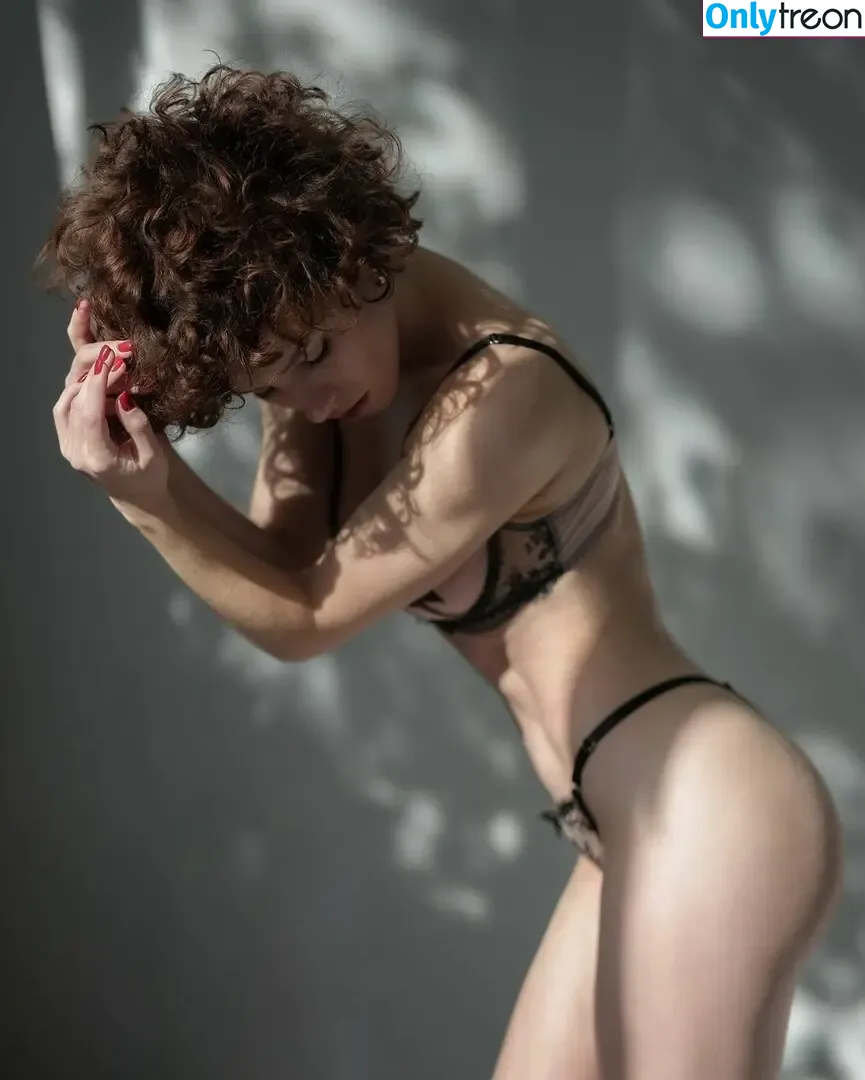 curlywiktoria nude photo #0856 (curlyvictoria / curlyyycue / wiktoria moldawiak)