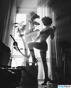 curlywiktoria / curlyvictoria / curlyyycue / wiktoria moldawiak nude photo #1160