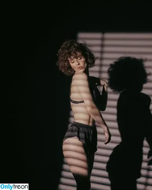 curlywiktoria / curlyvictoria / curlyyycue / wiktoria moldawiak nude photo #1180