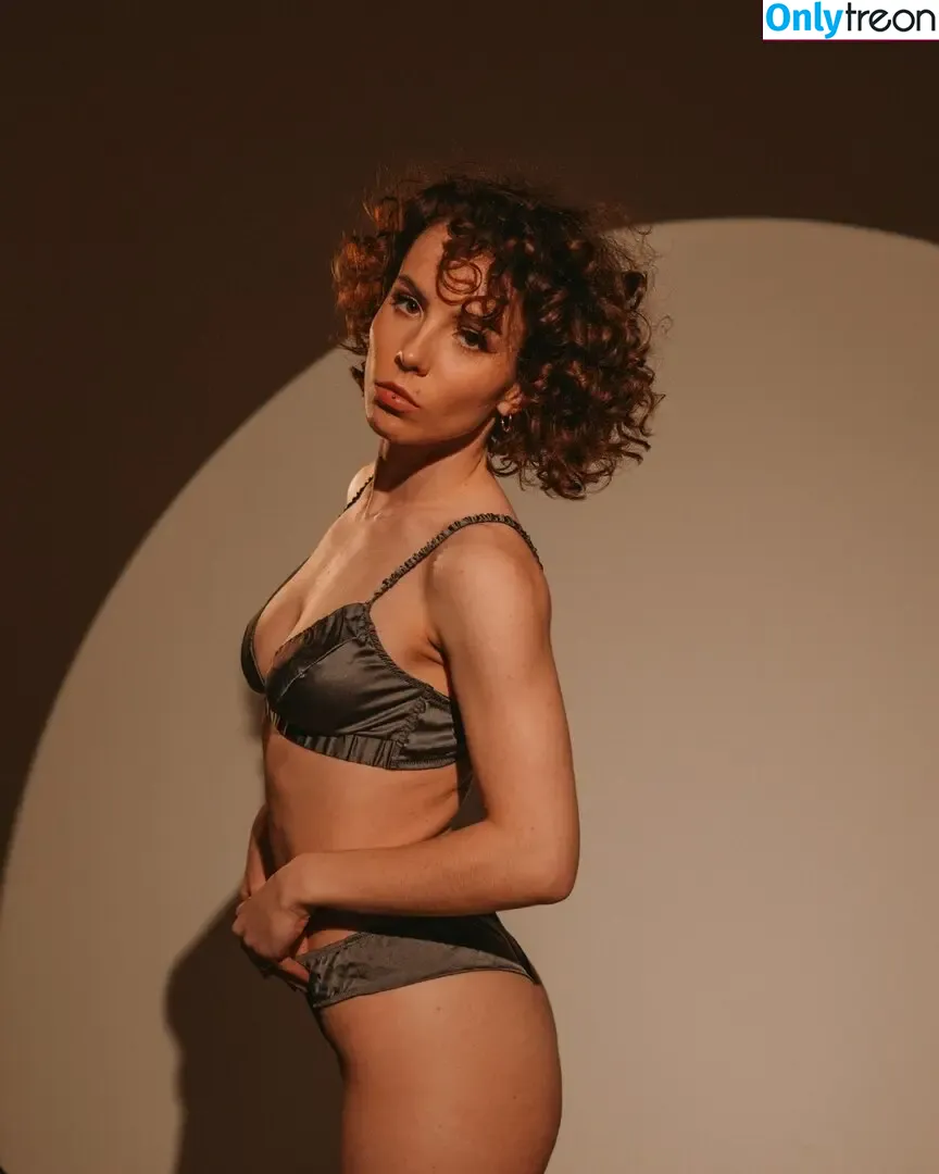 curlywiktoria nude photo #1107 (curlyvictoria / curlyyycue / wiktoria moldawiak)