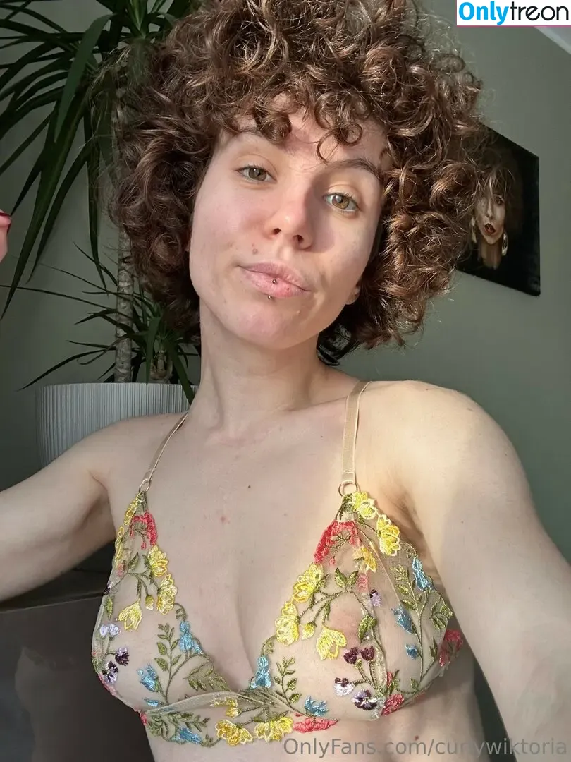 curlywiktoria nude photo #1124 (curlyvictoria / curlyyycue / wiktoria moldawiak)