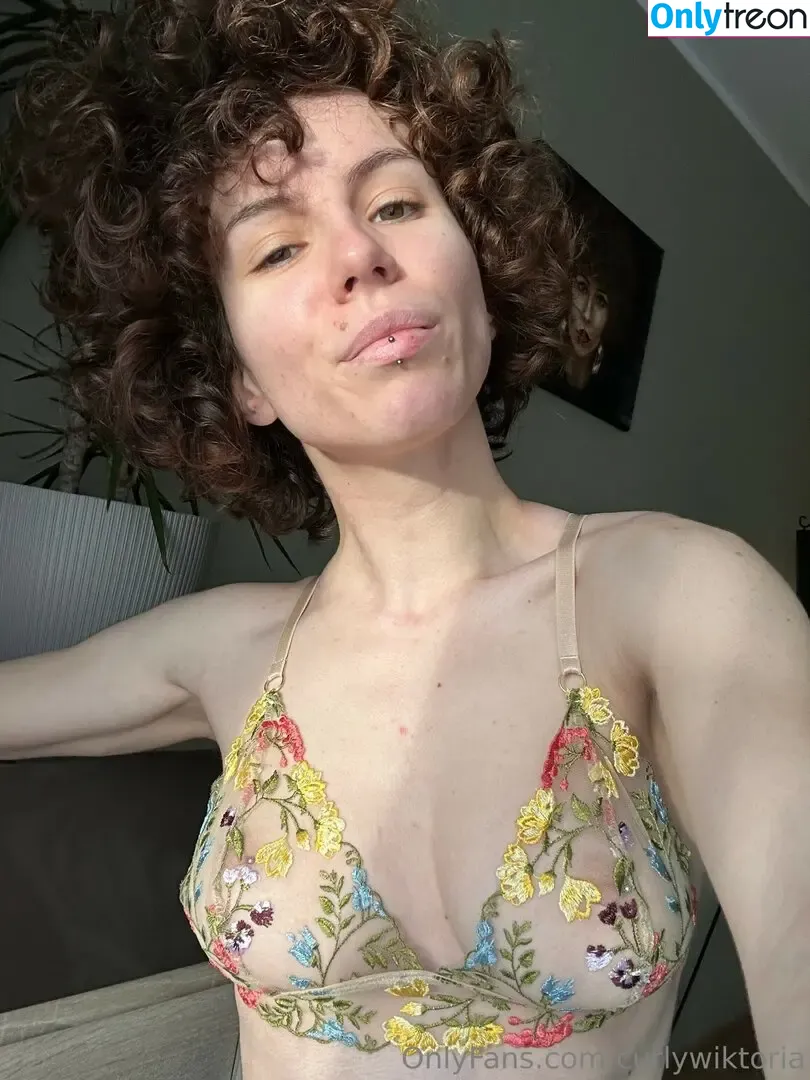 curlywiktoria nude photo #1125 (curlyvictoria / curlyyycue / wiktoria moldawiak)