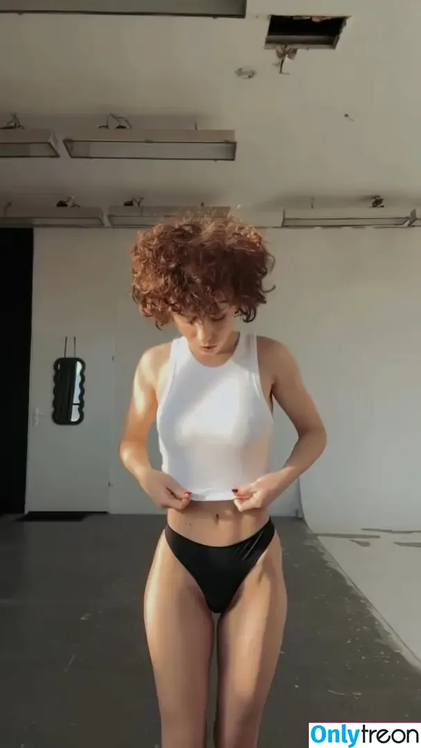 curlywiktoria nude photo #1171 (curlyvictoria / curlyyycue / wiktoria moldawiak)