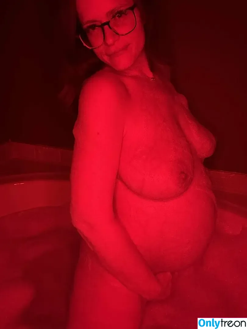 Curvymilf nude photo #0013 (NuclearKC / lovecurvywomen)