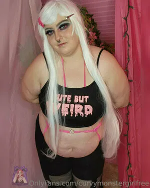 curvymonstergirlfree / freaky_litty_af nude photo #0002