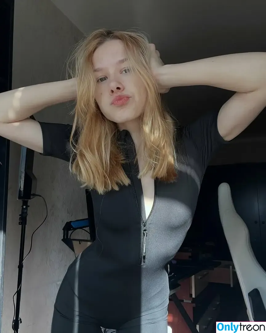 cusnee nude photo #0024 (_cusnee)