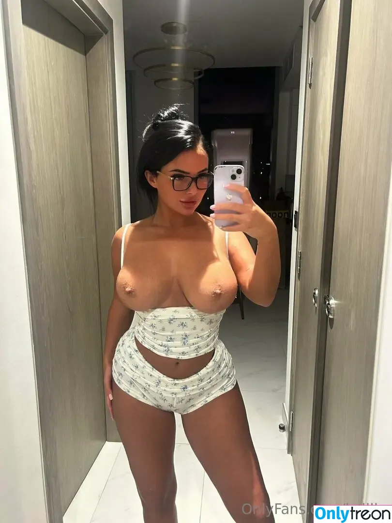 cuteoliviaxo nude photo #0016 (cute_liviaxo)