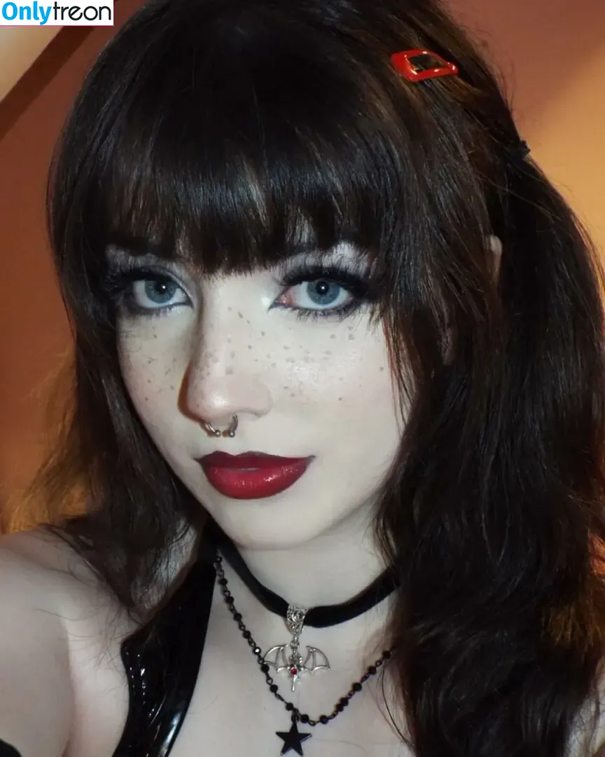 cutiegothxo nude photo #0040 (cutiegothxo)