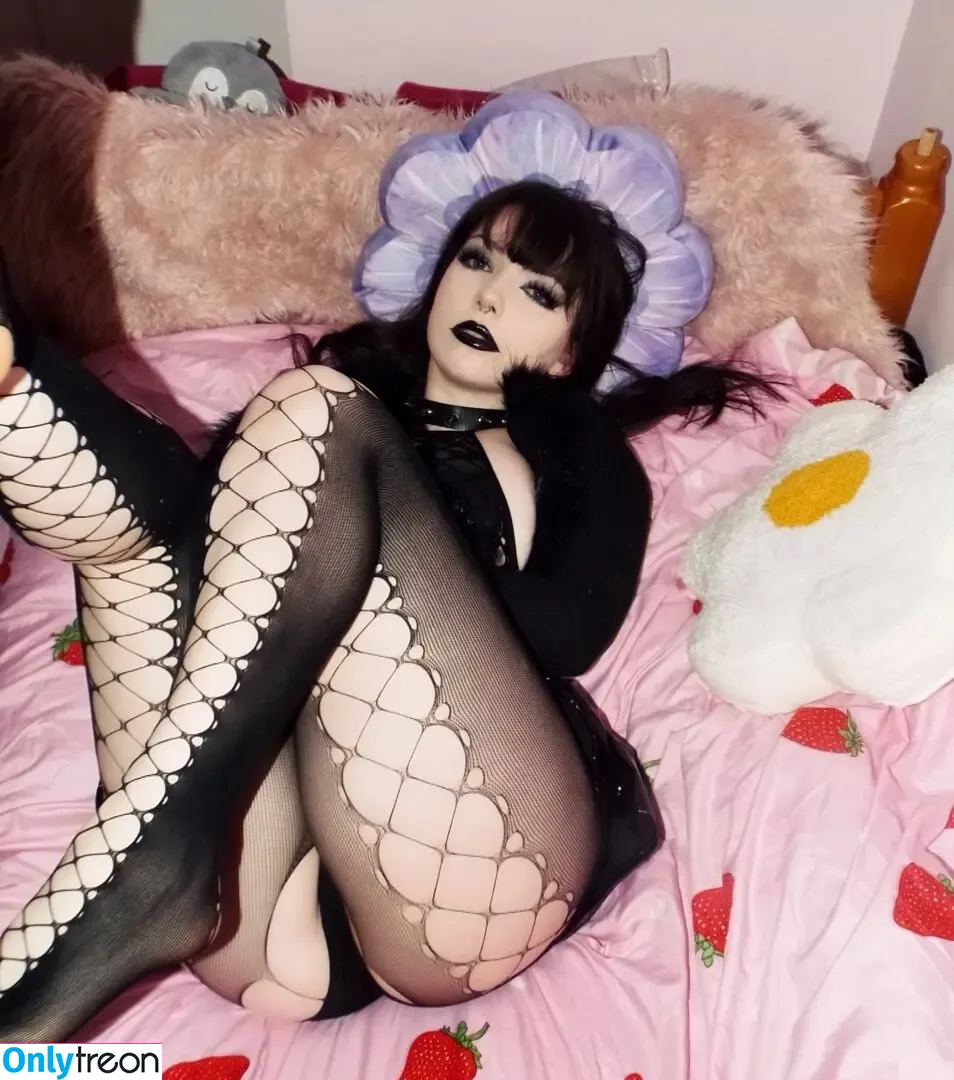 cutiegothxo nude photo #0041 (cutiegothxo)