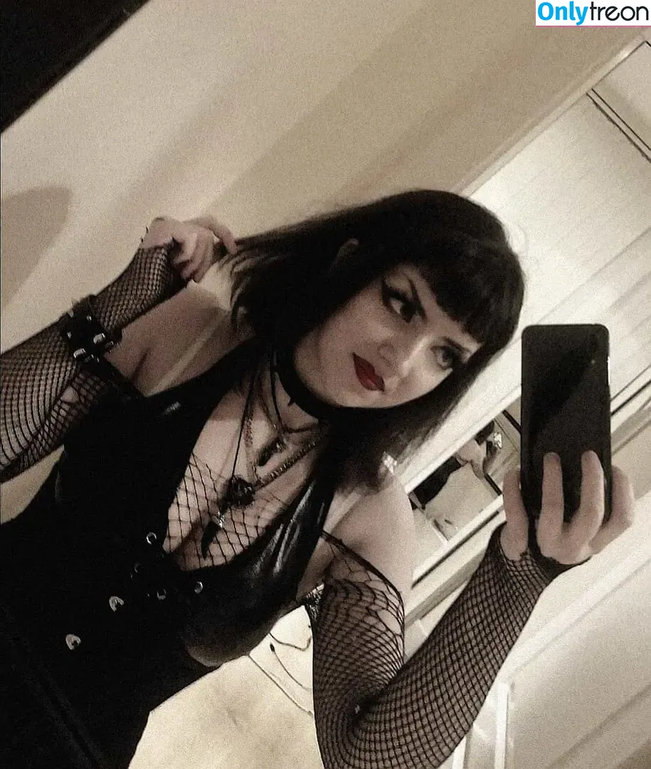 cutiegothxo nude photo #0056 (cutiegothxo)