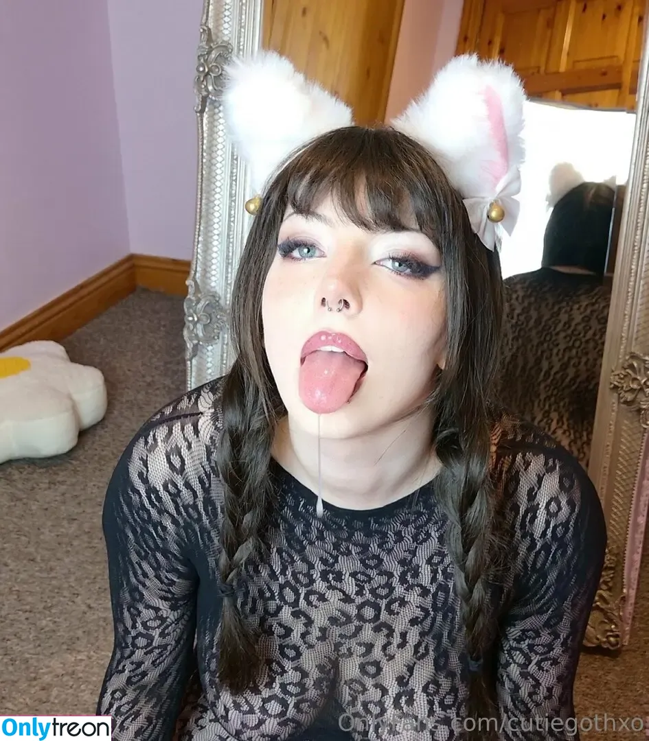 cutiegothxo голая photo #0084 (cutiegothxo)