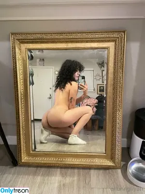 cyberliyah / alluringliyah nude photo #0032