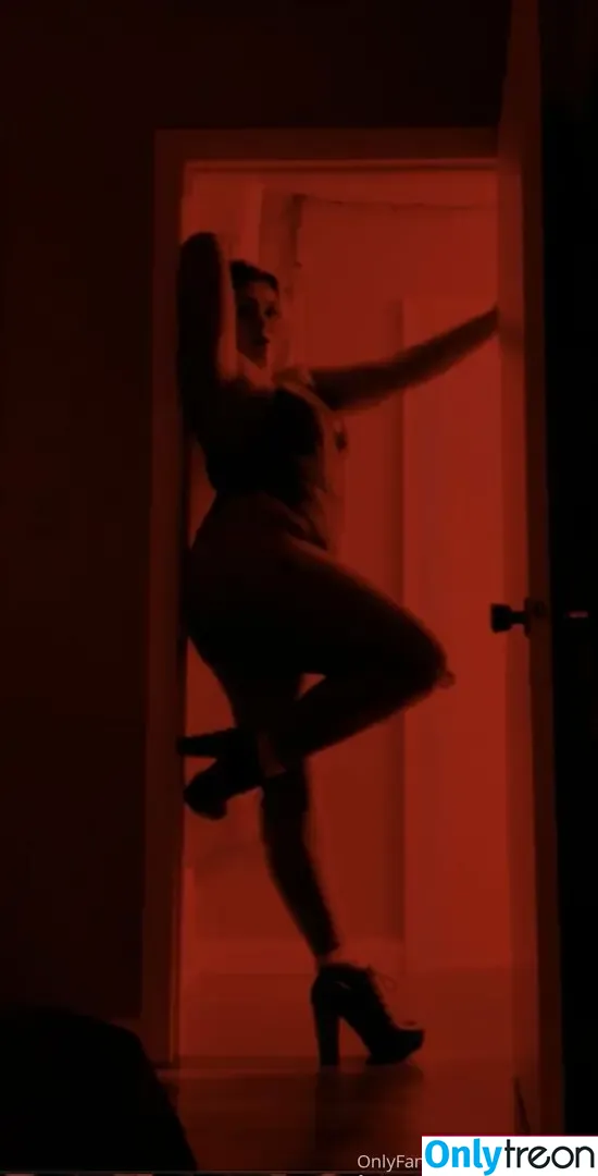 da.kota.foxx nude photo #0009 (polefitfox)