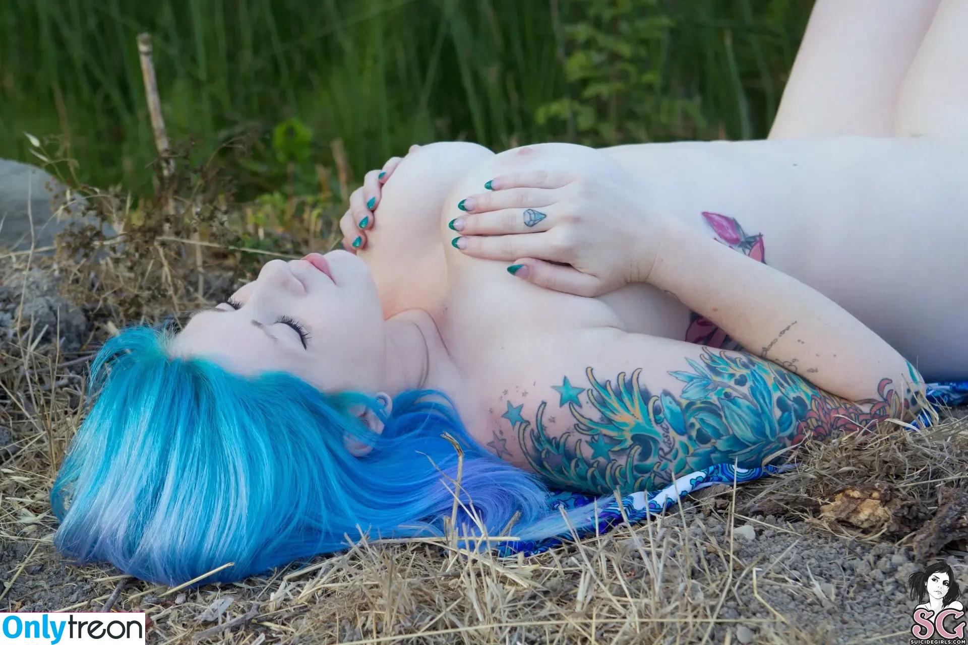 Dabalinasuicide nude photo #0038 (dabelina)