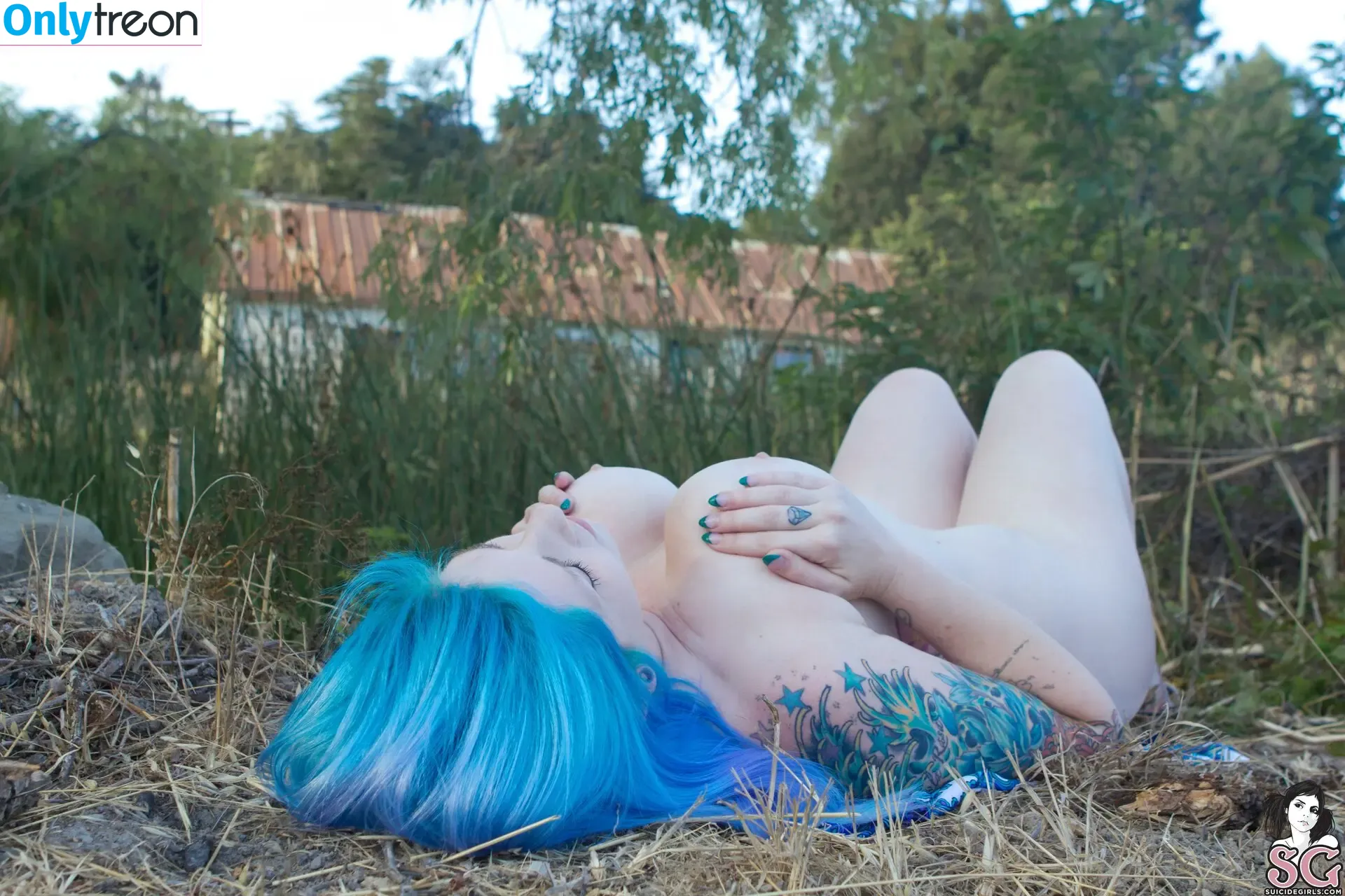 Dabalinasuicide nude photo #0039 (dabelina)