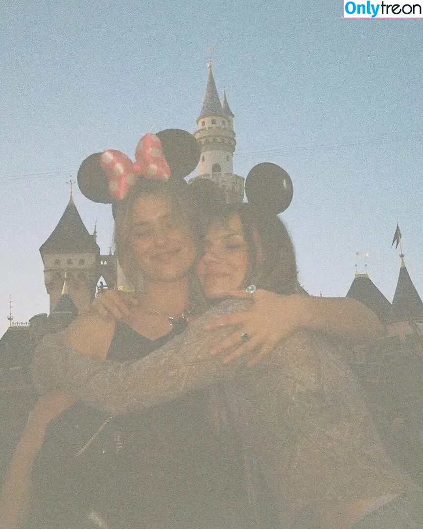 Dafne Keen голая photo #0430 (dafnekeen / lauradafne93)