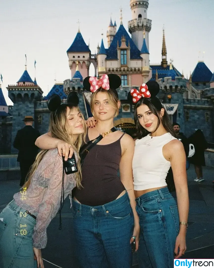 Dafne Keen голая photo #0431 (dafnekeen / lauradafne93)