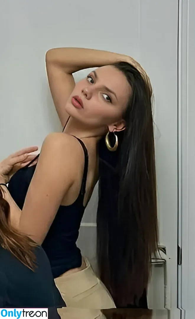 Dafne Keen nude photo #0211 (dafnekeen / lauradafne93)