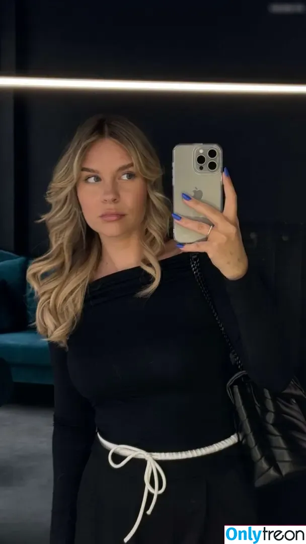 Dagi Bee голая photo #0271 (dagibee)