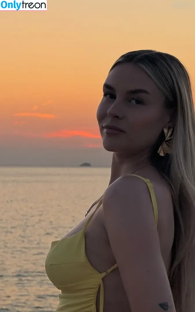 Dagi Bee голая photo #0347 (dagibee)