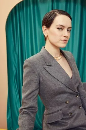 Daisy Ridley / daisyridley фото голая #0254