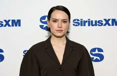 Daisy Ridley / daisyridley фото голая #0356