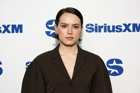 Daisy Ridley / daisyridley фото голая #0357