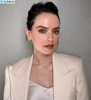 Daisy Ridley / daisyridley nude photo #0790