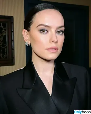 Daisy Ridley / daisyridley nude photo #0793
