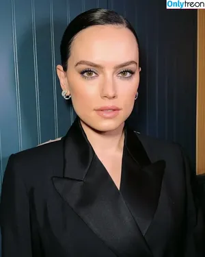 Daisy Ridley / daisyridley nude photo #0794
