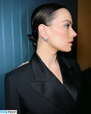 Daisy Ridley / daisyridley nude photo #0795