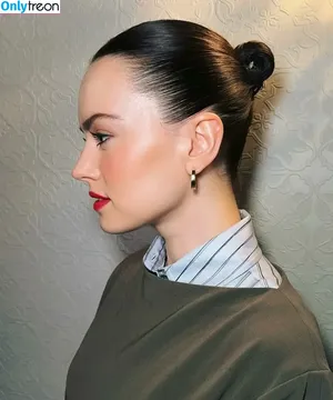 Daisy Ridley / daisyridley nude photo #0802