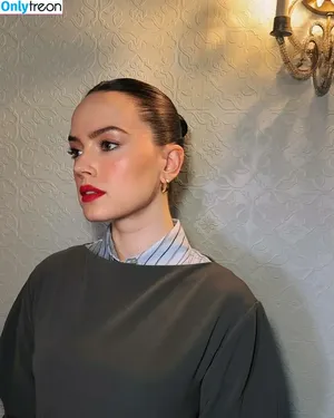Daisy Ridley / daisyridley nude photo #0804