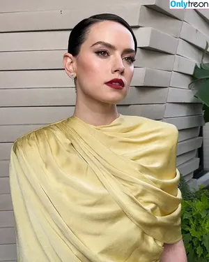 Daisy Ridley / daisyridley nude photo #0822