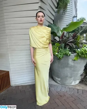 Daisy Ridley / daisyridley nude photo #0823