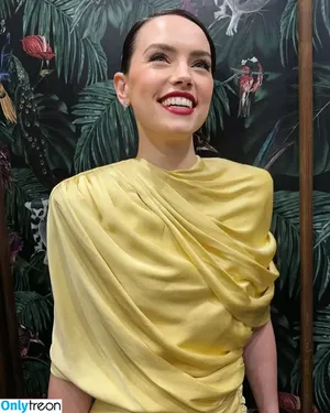 Daisy Ridley / daisyridley nude photo #0824