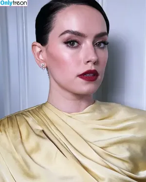 Daisy Ridley / daisyridley nude photo #0827