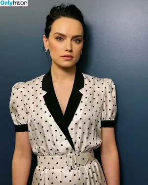 Daisy Ridley / daisyridley nude photo #0832