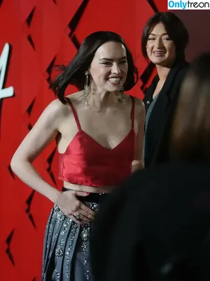 Daisy Ridley / daisyridley nude photo #0857